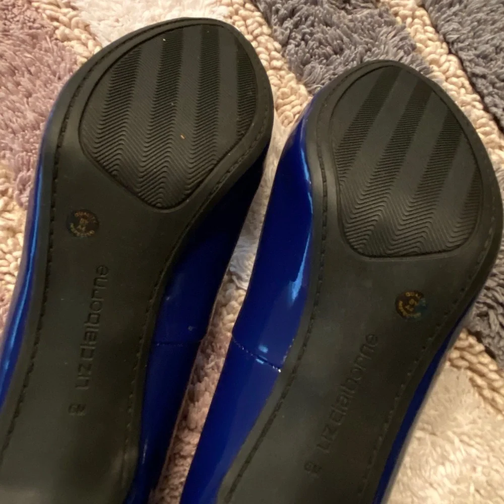 Liz Claiborne NWT Heels y.